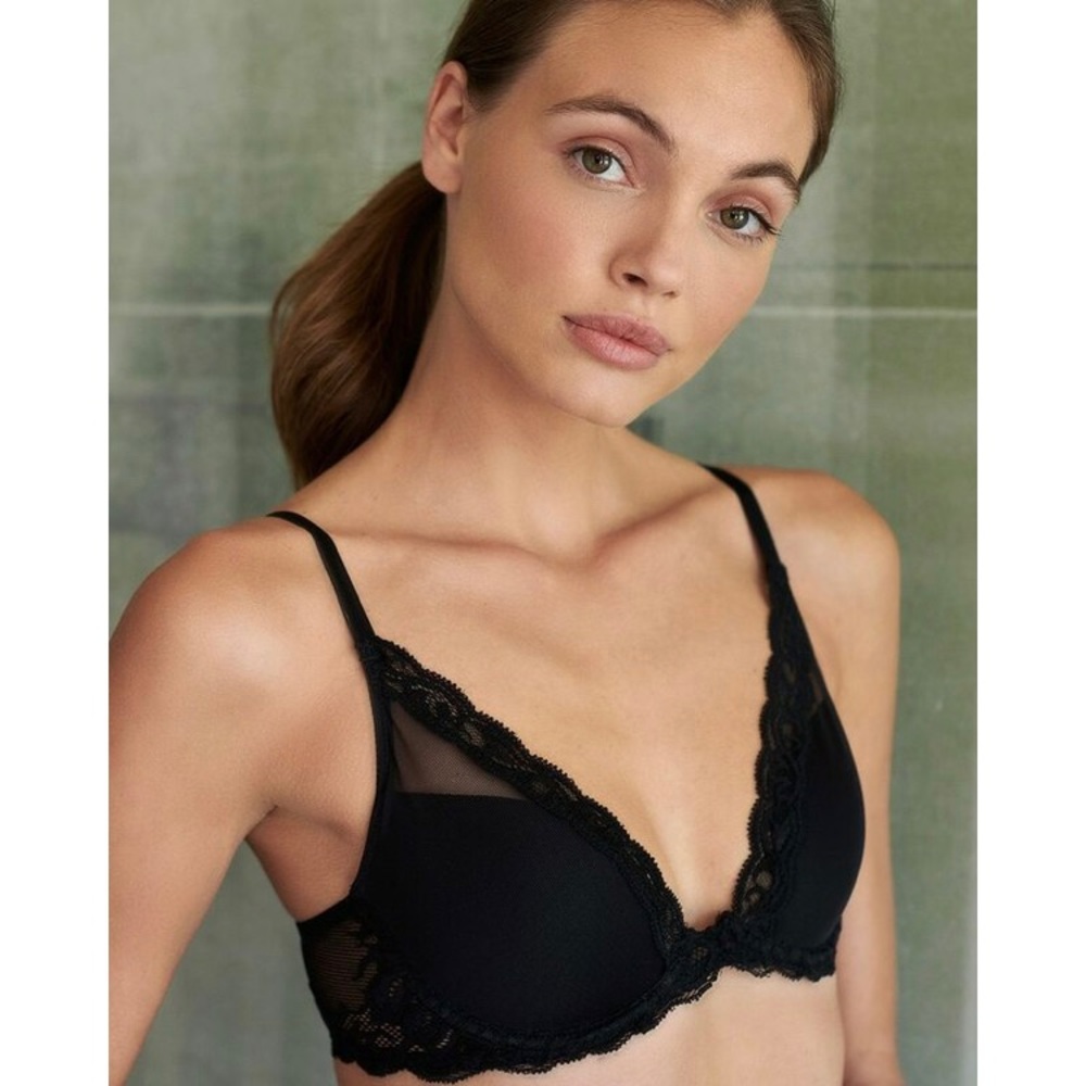 Black Natori Feathers Bra in 32A